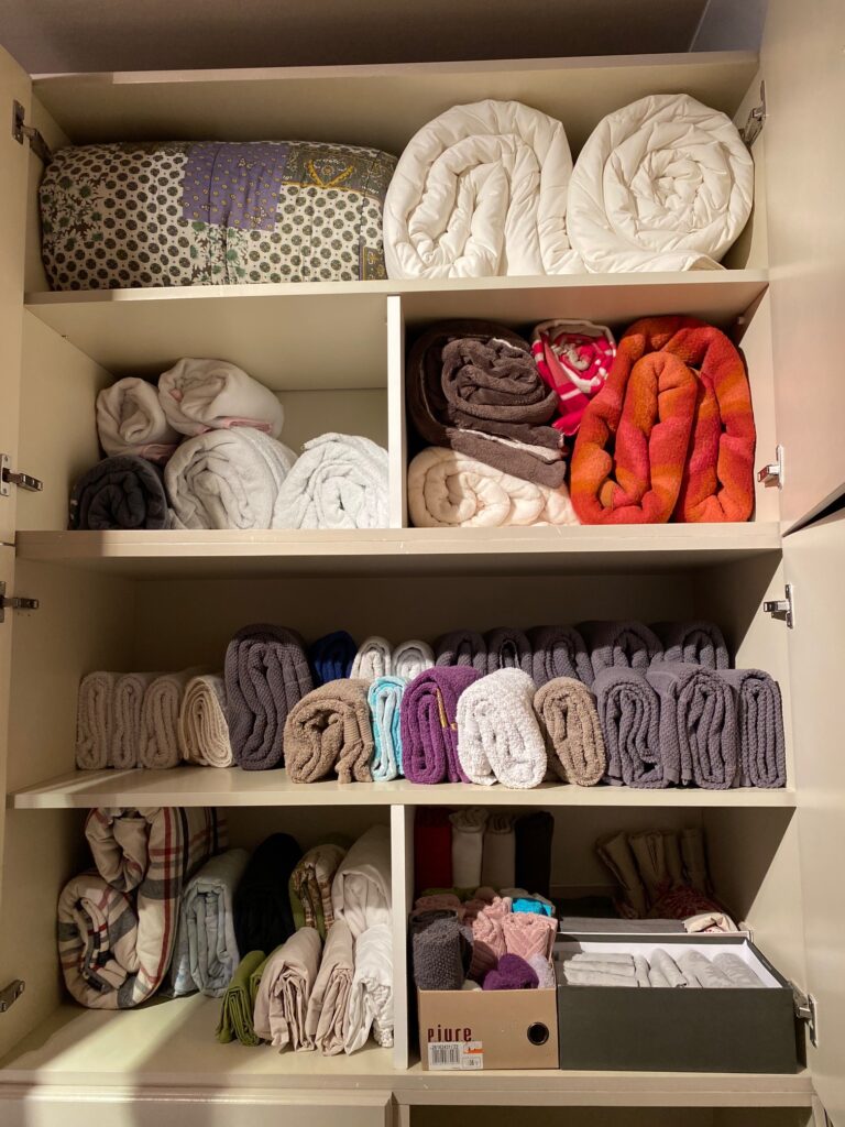 Cara Melipat handuk Marie Kondo